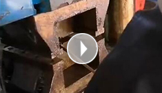 辰力公司鋼絲繩壓套機(jī)操作簡(jiǎn)單，容易上手，看美女操作的多專業(yè)